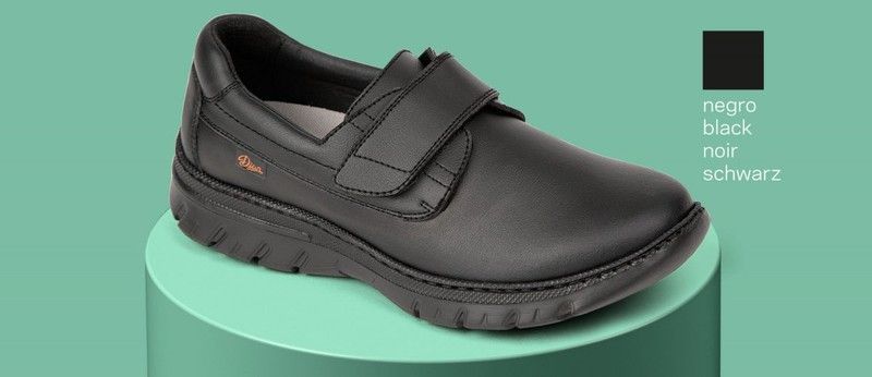 Zapatilla tipo blucher con cierre de velcro  Negro