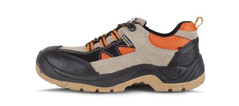 Zapato serraje tipo treking, puntera y plantilla Negro