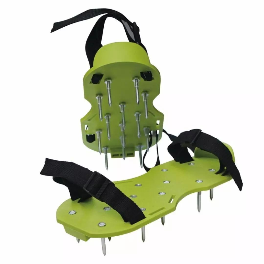 Zapatos especiales para airear el césped